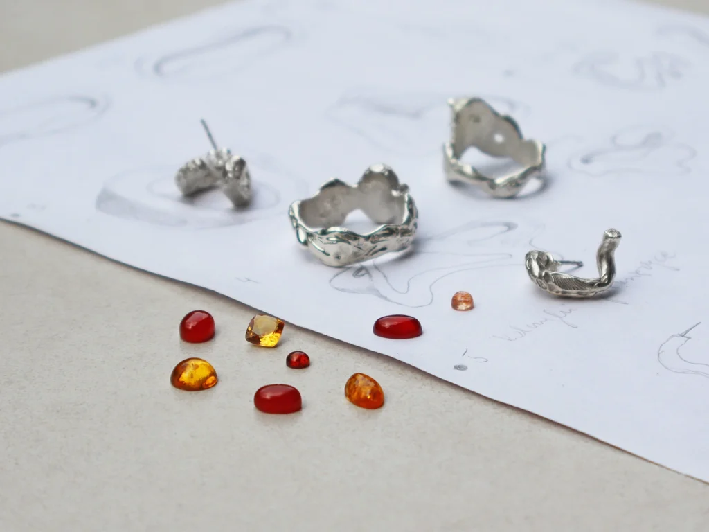 zdjęcie biżuterii i kamieni szlachetnych