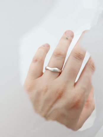 nieregularna obrączka ze srebra 925