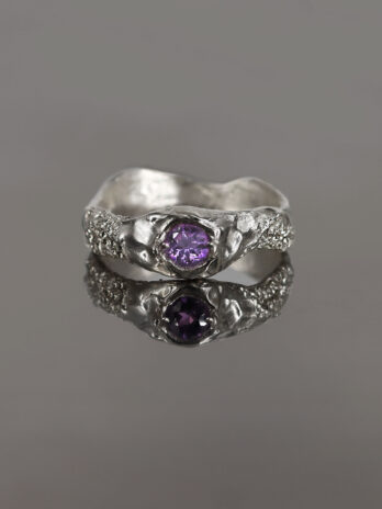 pierścionek nieregularny z ametystem